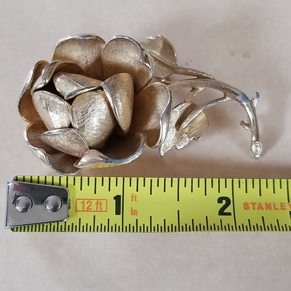Vintage Mid Century Gold Tone Metal Flower Brooch - image 7